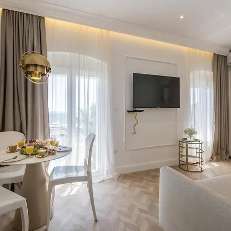 Lejlighed Seafront Luxury Apt With Balcony And Amazing View