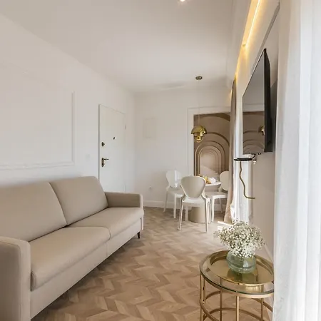 Seafront Luxury Apt With Balcony And Amazing View Apartment *
