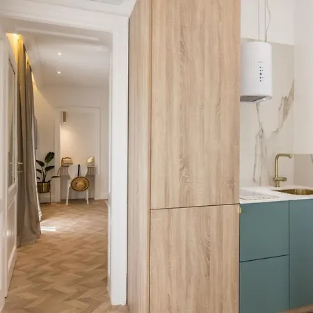 Seafront Luxury Apt With Balcony And Amazing View *