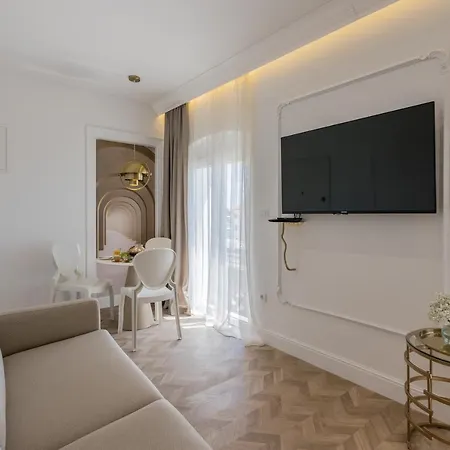 Seafront Luxury Apt With Balcony And Amazing View