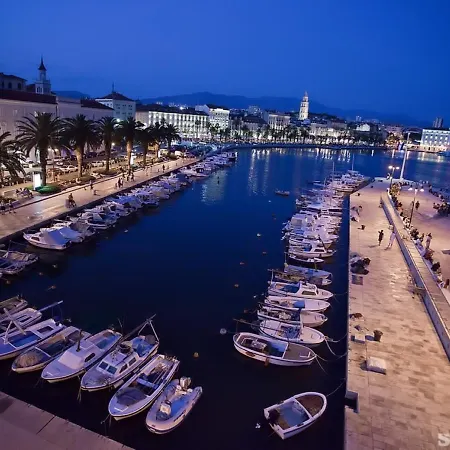 Lejlighed Seafront Luxury Apt With Balcony And Amazing View *