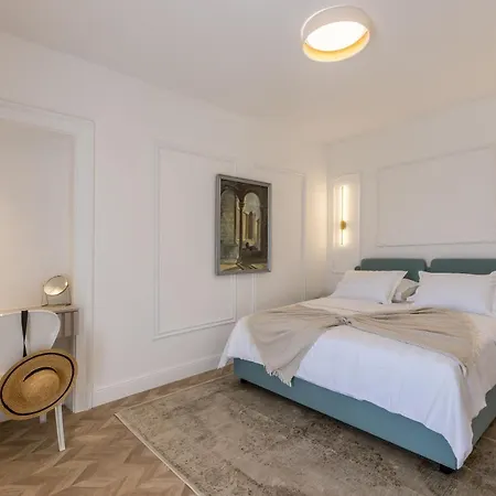 Seafront Luxury Apt With Balcony And Amazing View