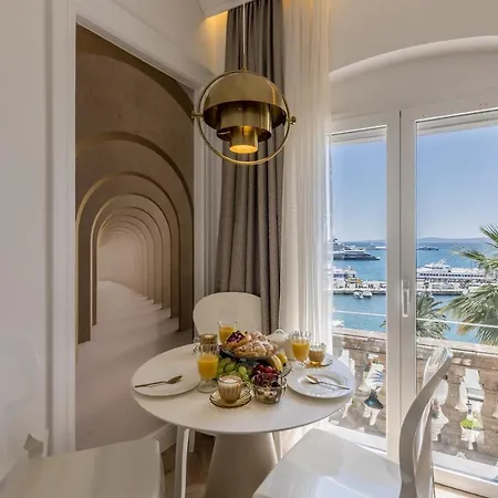Seafront Luxury Apt With Balcony And Amazing View Lägenhet