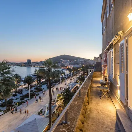 Seafront Luxury Apt With Balcony And Amazing View *
