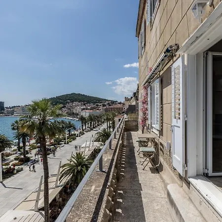 Seafront Luxury Apt With Balcony And Amazing View Lägenhet