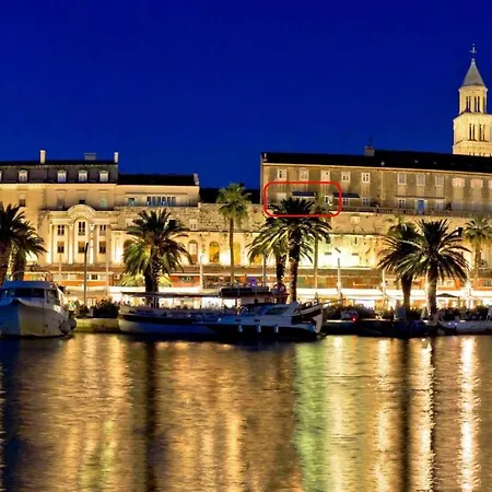 Seafront Luxury Apt With Balcony And Amazing View Split