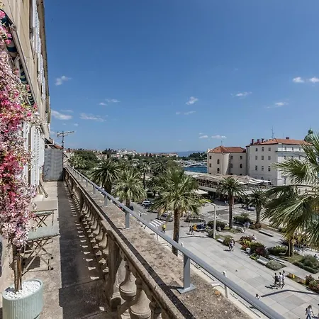 Seafront Luxury Apt With Balcony And Amazing View *